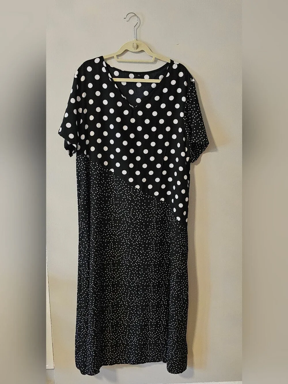 Plus Size Polka Dot V-Neck Women's Dress - Picture 1 of 5